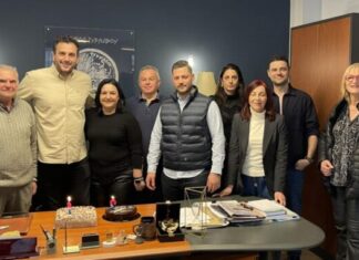 «Πλημμύρισε» ευχές το δημαρχείο για τα γενέθλια του Στέλιου Τσικριτσή