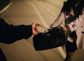 «Τσαντάκηδες» κυκλοφορούσαν στη Λάρισα και ασκούσαν βία – Έσυραν μια γυναίκα στο οδόστρωμα και την… έστειλαν νοσοκομείο