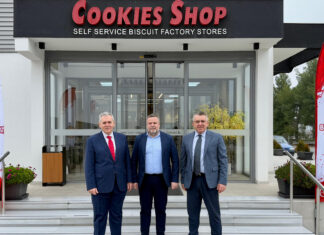 Χαρακόπουλος στο εργοστάσιο «Βιολάντα» στη Λάρισα: Παγκοσμίως πρότυπο το “πράσινο” εργοστάσιο μπισκοτοποιίας