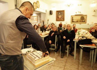 Η παράταξη «Πρωτοβουλία» έκοψε την πρωτοχρονιάτικη πίτα – Τυχερός της βραδιάς ο Δημήτρης Κουρέτας