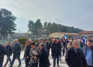 Με τρακτέρ έφτασαν στον Κουρέτα οι αγρότες – Zήτησαν χρονοδιάγραμμα για αναχώματα και αποζημιώσεις εξοπλισμού (ΦΩΤΟ)