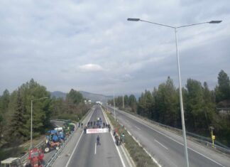 Λάρισα: Φεύγουν σήμερα από τα μπλόκα οι αγρότες της (βίντεο)