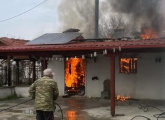 Λαμπάδιασε σπίτι σε χωριό της Λάρισας – ΦΩΤΟ