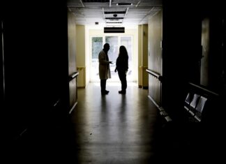 Λάρισα: Τι λέει η κόρη της ασθενούς για τον γιατρό που συνελήφθη ενώ έπαιρνε το φακελάκι από την μητέρα της