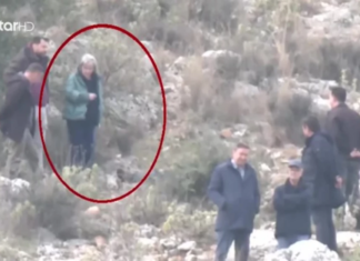 Λάρισα-Τύρναβος: Η στιγμή που η μητέρα του Βασίλη Καλογήρου αναγνωρίζει τα ρούχα του – ΦΩΤΟ