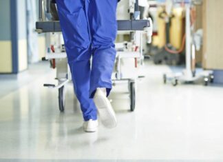 Λάρισα: Θέσεις τραυματιοφορέων στα νοσοκομεία – Μέχρι την Παρασκευή οι αιτήσεις