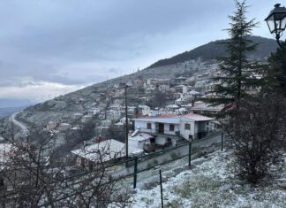 Λάρισα: Καθαρά Δευτέρα με χιόνια στα ορεινά χωριά- ΦΩΤΟ
