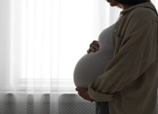 Κλείδωσε την έγκυο σύντροφό του έξω στο Πήλιο επειδή δεν ήθελε να διακόψει την κύηση
