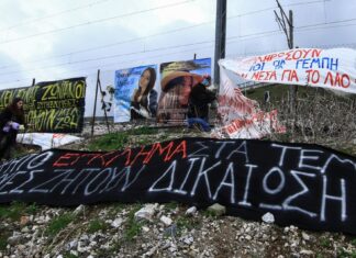 Μήνυση κατά των πρώην υπουργών Κ. Καραμανλή και Χ. Σπίρτζη από οικογένεια θύματος της τραγωδίας των Τεμπών