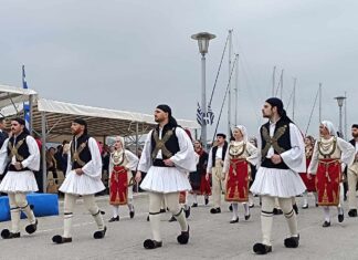 Βόλος: Mε λαμπρότητα και εθνική υπερηφάνια η παρέλαση των πολιτιστικών συλλόγων – Δείτε εικόνες