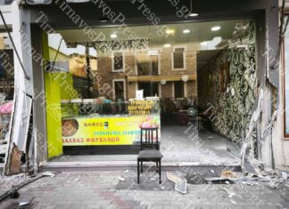 Λάρισα: Απίστευτο τροχαίο στον Τύρναβο: Αυτοκίνητο έχασε τον έλεγχο και “μπήκε” σε μαγαζί – ΦΩΤΟ
