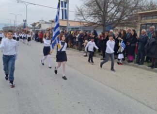 Δείτε στιγμιότυπα από την παρέλαση στον Αμπελώνα για την εθνική επέτειο της 25ης Μαρτίου