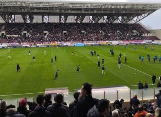 Χέρια στο AEL FC Arena (Video)