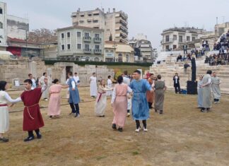 Μαθητές έδωσαν ξανά ζωή στο Aρχαίο Θέατρο της Λάρισας (ΦΩΤΟ)