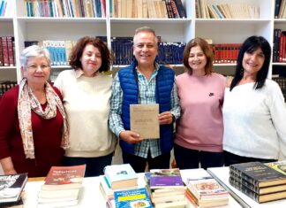 Το ΠΟΚΕΛ πρόσφερε βιβλία στο 1ο Γυμνάσιο Φαρσάλων