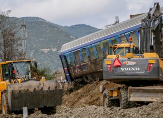 Λάρισα: “Πήρα εντολή να τα πετάξω ως άχρηστα χώματα” λέει ο εργολάβος για το ξεμπάζωμα