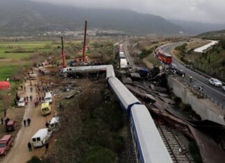 Υπόθεση “Τεμπών”: Καταθέτουν 5 νέοι μάρτυρες – Αυτοψία από ειδικό κλιμάκιο της Πυροσβεστικής στον τόπο της τραγωδίας