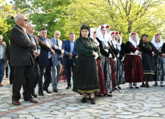 Λάρισα: «Πασχαλιόγιορτα», Μεγαλόβρυσο Αγιάς / Τραγούδησαν και χόρεψαν οι Νιβολιανίτες – ΦΩΤΟ