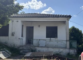 Λάρισα: Αυτό είναι το σπίτι που έπεσε τοίχος και σκότωσε 19χρονο στα Φάρσαλα – ΦΩΤΟ