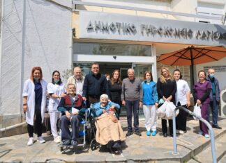 Πασχαλινά δώρα και ευχές σε κοινωνικές δομές και λαϊκή αγορά αντάλλαξε ο Θανάσης Μαμάκος