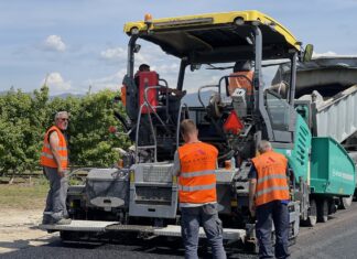 Σε εξέλιξη τα έργα ασφαλτόστρωσης στη Βρύση Τυρνάβου