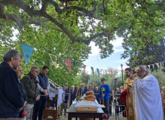 Στη Θεία Λειτουργία της Ζωοδόχου Πηγής ο Δήμαρχος Τεμπών Γιώργος Μανώλης