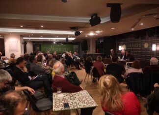 Επεισόδια σε εκδήλωση για τα Τέμπη που έγινε στην Αθήνα