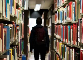 Ασέλγεια σε βάρος 15χρονης στη Λάρισα: «Βρίσκονταν στη βιβλιοθήκη του σχολείου»