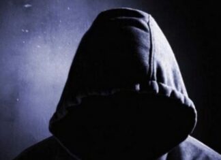 Λάρισα: Αναστάτωση στο κέντρο του Τυρνάβου με ανήλικο που κοιτούσε παρέα με κυρίες και αυνανιζόταν