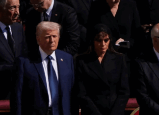 Κηδεία Πάπα Φραγκίσκου: Ο Donald Trump έσπασε το πρωτόκολλο και έκατσε στην πρώτη σειρά