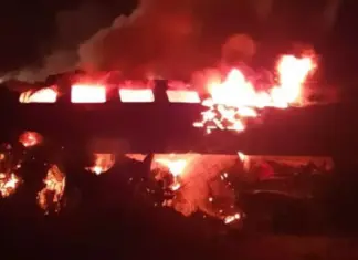 «Δεν έχω ξαναμυρίσει κάτι τέτοιο»: Συγκλονιστικές καταθέσεις επιβατών για τη φωτιά μετά τη σύγκρουση στα Τέμπη