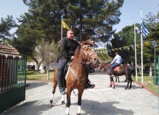 Με άλογα η περιφορά της εικόνας του Αγίου Γεωργίου στους Γόννους