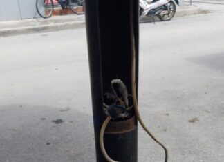 Λάρισα: Κίνδυνος ηλεκτροπληξίας από γυμνά καλώδια σε στύλο φωτισμού στον Τύρναβο