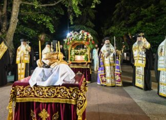 Η Λάρισα τιμά τον πολιούχο της Αγιο Αχίλλιο – Πλήθος πιστών χθες βράδυ στην Κεντρική Πλατεία – ΦΩΤΟ