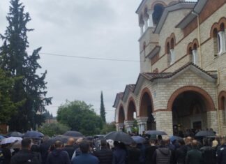 Ατελείωτος θρήνος στην κηδεία του 40χρονου Αθανάσιου Βαρσάμη – Πομπή με πυροσβεστικά τον οδήγησε στην τελευταία κατοικία – ΦΩΤΟ/ΒΙΝΤΕΟ