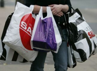 20χρονος Λαρισαίος πήγε Βόλο για να κλέψει μπλούζες και βερμούδες μεγάλης αξίας, γιατί δεν έβρισκε δουλειά