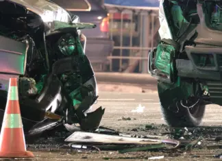 Τροχαίο με τραυματισμό στην περιοχή της Λάρισας – Έπεσε πάνω σε παρκαρισμένα αυτοκίνητα