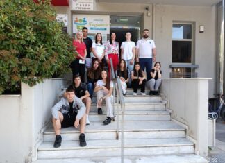 Μαθητές δώρισαν φάρμακα στο Κοινωνικό Φαρμακείο Λάρισας