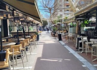 Οι καφετέριες δυσκολεύονται και υιοθετούν μοντέλο σελφ σέρβις