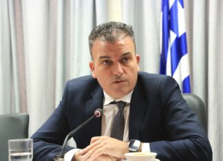 Ο Θ. Mαμάκος καλεί τον Παπανικολάου να ανακαλέσει την παραίτησή του από την Δημοτική Πινακοθήκη Λάρισας