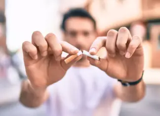 Σε ποια χώρα σημειώνεται μεγάλη μείωση του καπνίσματος στους νέους – Τι ισχύει για τους 50χρονους