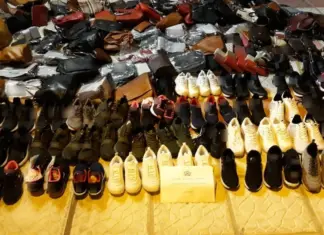 Τύρναβος: Άπλωσε πάγκο και πουλούσε παράνομα παπούτσια