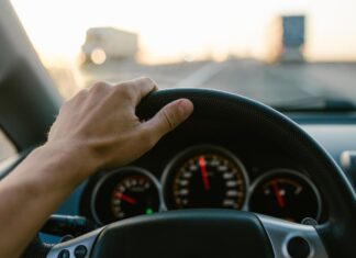 Απείλησε να πατήσει με το αυτοκίνητο στον Βόλο τις δύο του κόρες και την μητέρα τους!