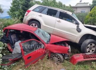Τραγωδία: Τροχαίο δυστύχημα με ένα νεκρό και ένα τραυματία που εγκλωβίστηκε στο αυτοκίνητο (ΦΩΤΟ)