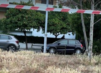 Αυτοκίνητο έπεσε σε στάση λεωφορείου και παρέσυρε τρεις γυναίκες – Μαχαιρωμένος ήταν ο οδηγός