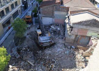Λάρισα: Πότε κλείνει τμήμα αυτών των πεζοδρόμων λόγω εργασιών κατεδάφισης κτιρίου