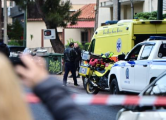 Συγκλονίζει η γυναίκα που βρήκε νεκρούς μάνα και γιο – «Ανοίγω την πόρτα και τους βλέπω ανάσκελα και κόκκαλο»