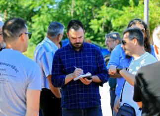 Στη συνοικία της Τούμπας σύμβουλοι της «Συμπαράταξης Λαρισαίων»: Αναγκαία η άμεση επίλυση του προβλήματος οδικής ασφάλειας λόγω ελλιπούς οδοσήμανσης