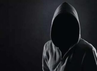 Λάρισα: Σάστισε Λαρισαίος, του έβγαλαν μαχαίρι στο κατάστημα και τον λήστεψαν