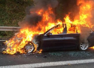 Λάρισα: Λαμπάδιασε αυτοκίνητο – Η πυροσβεστική σε συναγερμό